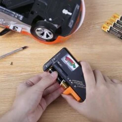TACKLIFE MBT01, Klassischer Batterietester Für AAA, AA, C, D, 1,5V, 9V Und Andere Batterien, Ideal Für Den Hausgebrauch -Black & Decker 8600367000 2331 prod 004